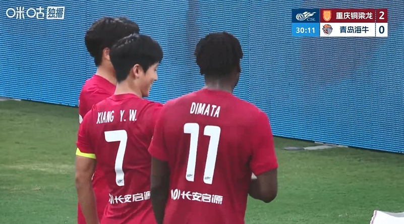 迪马塔头球破门，铜梁龙2-0海牛，向余望三人马竞战舞庆祝